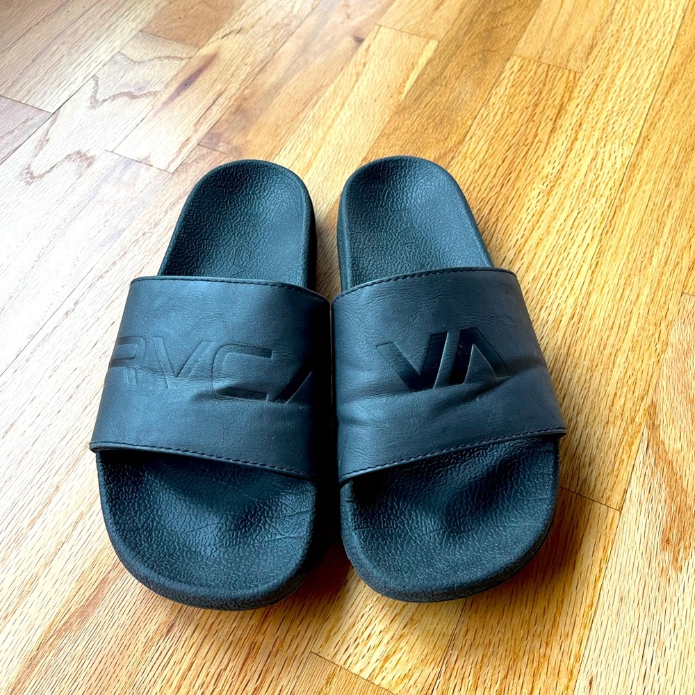 Gently worn RVCA Women’s slides